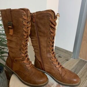 Stylish Brown Lace-Up Boots for Women